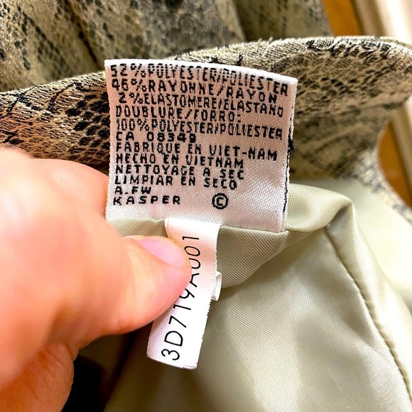 Le Suit Lace/Snakeskin Design Jacket with Matching Skirt Shimmery Tan & Black 18 - Picture 6 of 12